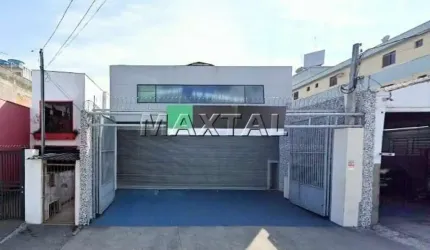 Armazém, Galpão, Depósito para locação, de 403m², na Vila Maria. Com três vagas de estacionamento.