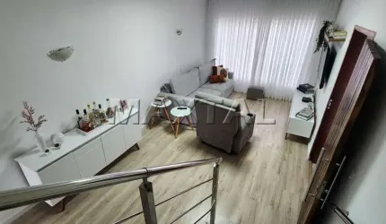 Sobrado à venda de 180m², 3 dormitórios, 1 suíte, 3 banheiros, 2 vagas, com edícula.
