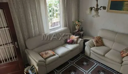 Sobrado com 120m², 2 dormitórios, sala ampla, cozinha, quintal e 2 vagas.