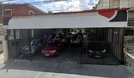 Loja com 300m², 2 banheiros, 2 salas, 30 vagas carros pequenos e 25 grandes.