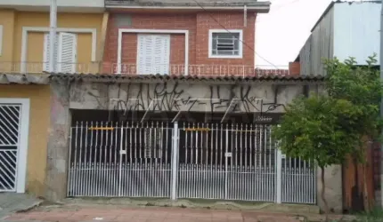 Sobrado de 170m², com 03 Dormitórios,  01 Suíte , 03 Banheiros, 03 Vagas, na Vila Gustavo.