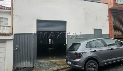 Galpão para locação de 240m², com 2 banheiros, na Vila Medeiros.