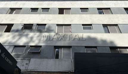 Apartamento para alugar  com 1 dormitório, sala, cozinha  e 1 vaga de garagem.