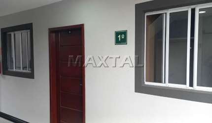 Apartamento à venda de 39 m², com 2 dormitórios, sala e cozinha, na Chácara São João.