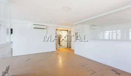 Conjunto comercial para locação em Perdizes, de 68,24m², com recepção e bem iluminado.