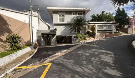 Casa em condomínio fechado em Santana  de 450 m², com 5 dormitórios,  sendo 3 suítes e 6 vagas.