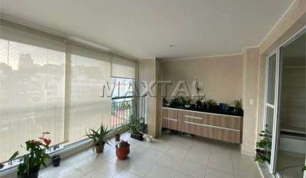 Apartamento de 93m², com 2 quartos,  sendo ambos suítes, 2 vagas e varanda, em Santana.