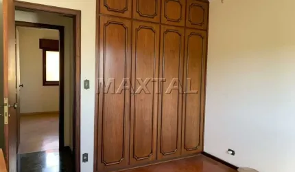 Casa térrea 316m² Jardim França, 4 quartos, 6 banheiros, 6 vagas e quintal.