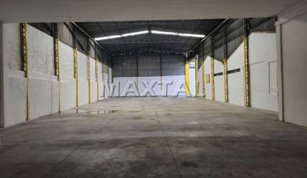 Galpão para locação de 1.200 m², com 2 banheiros e 2 salas administrativas, na Vila Maria.