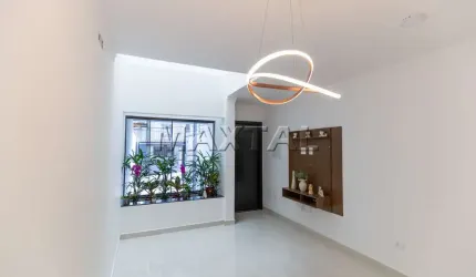 Sobrado à venda de 140m², com 3 quartos, sendo 3 suítes e 2 vagas, na Vila Isolina Mazzei.