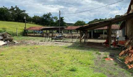 Sitio à venda em Bragança Paulista com casas, lagos, piscina  fica em Estiva do Agudo com 30.000 m².