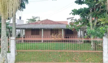 Oportunidade Perto do Mar! Casa com Terreno Amplo.