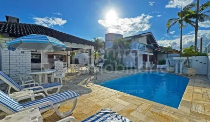 CASA à venda com piscina e 4 quartos em Peruíbe, no bairro Parque Turistico