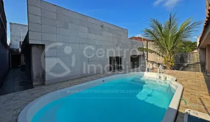 CASA à venda com piscina e 3 quartos em Peruíbe, no bairro Balneario Florida