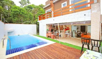 CASA à venda com piscina e 5 quartos em Peruíbe, no bairro Flora Rica