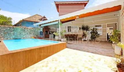 CASA à venda com piscina e 3 quartos em Peruíbe, no bairro Jardim Icaraiba
