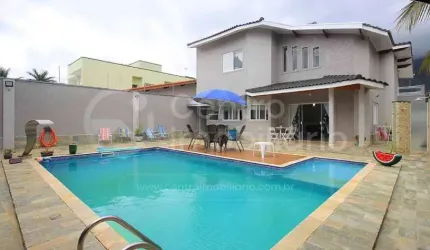 CASA à venda com piscina e 4 quartos em Peruíbe, no bairro Centro