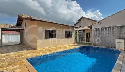 CASA à venda com piscina e 4 quartos em Peruíbe, no bairro Belmira Novaes