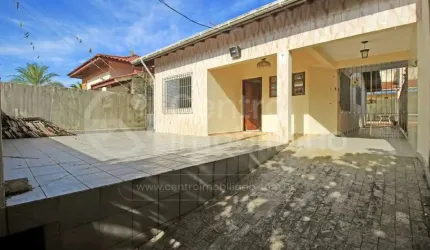 CASA à venda com piscina e 2 quartos em Peruíbe, no bairro Balneario Barra de Jangada