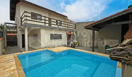 CASA à venda com piscina e 3 quartos em Peruíbe, no bairro Balneário Casa Blanca