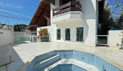 CASA à venda com piscina e 4 quartos em Peruíbe, no bairro Centro