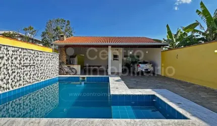 CASA à venda com piscina e 3 quartos em Peruíbe, no bairro Maria H Novaes