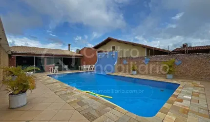 CASA à venda com piscina e 3 quartos em Peruíbe, no bairro Jardim Imperador