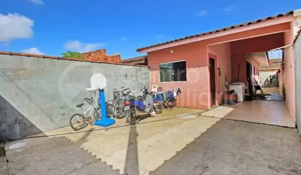 CASA à venda com 2 quartos em Peruíbe, no bairro Balneario Sao Joao Batista