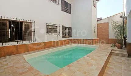 CASA à venda com piscina e 8 quartos em Peruíbe, no bairro Balneario Florida