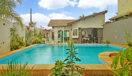 CASA à venda com piscina e 3 quartos em Peruíbe, no bairro Jardim Imperador