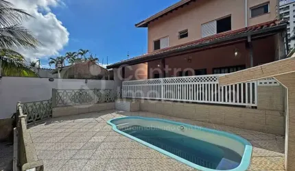 CASA à venda com piscina e 4 quartos em Peruíbe, no bairro Centro