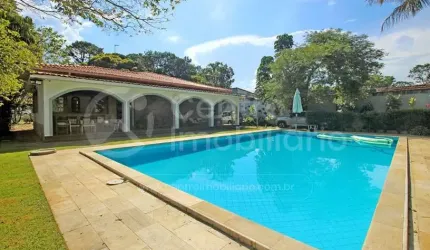 CASA à venda com piscina e 3 quartos em Peruíbe, no bairro Centro