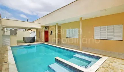 CASA à venda com piscina e 4 quartos em Peruíbe, no bairro Maria H Novaes