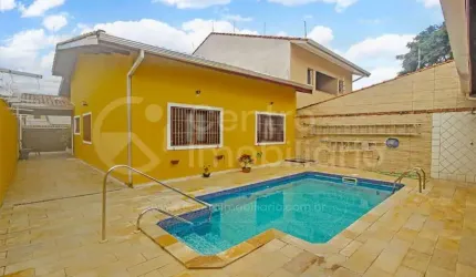 CASA à venda com piscina e 3 quartos em Peruíbe, no bairro Balneario Barra de Jangada