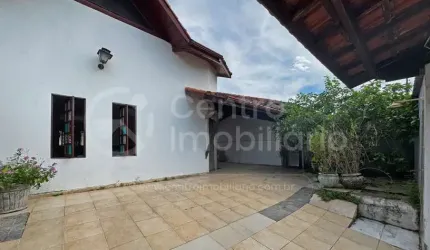 CASA à venda com 3 quartos em Peruíbe, no bairro Belmira Novaes