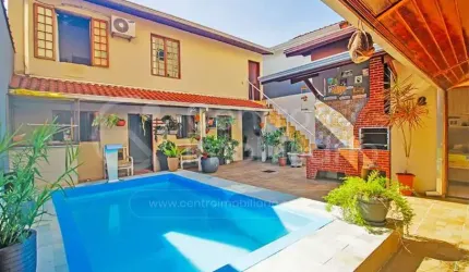 CASA à venda com piscina e 2 quartos em Peruíbe, no bairro Centro