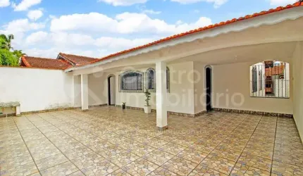 CASA à venda com 3 quartos em Peruíbe, no bairro Balneario Sambura