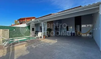 CASA à venda com piscina e 4 quartos em Peruíbe, no bairro Parque Balneario Oasis