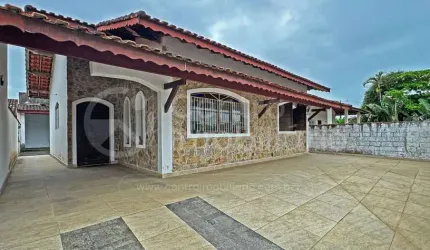 CASA à venda com 2 quartos em Peruíbe, no bairro Balneario Florida