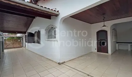 CASA à venda com 3 quartos em Peruíbe, no bairro Belmira Novaes
