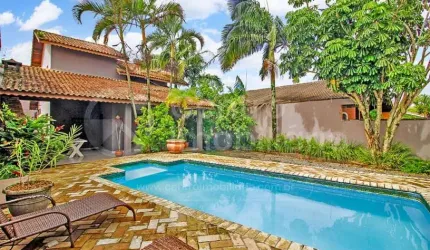 CASA à venda com piscina e 4 quartos em Peruíbe, no bairro Estancia Balnearia Convento Velho