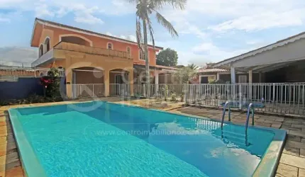 CASA à venda com piscina e 4 quartos em Peruíbe, no bairro Balneario Arpoador