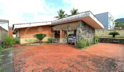 CASA à venda com 5 quartos em Peruíbe, no bairro Centro