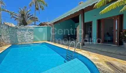 CASA à venda com piscina e 3 quartos em Peruíbe, no bairro Jardim Três Marias
