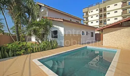 CASA à venda com piscina e 4 quartos em Peruíbe, no bairro Estancia Balnearia Convento Velho