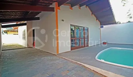 CASA à venda com piscina e 3 quartos em Peruíbe, no bairro Parque Turistico