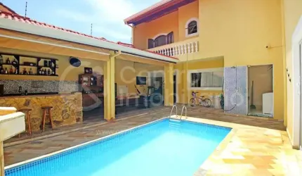 CASA à venda com piscina e 3 quartos em Peruíbe, no bairro Belmira Novaes