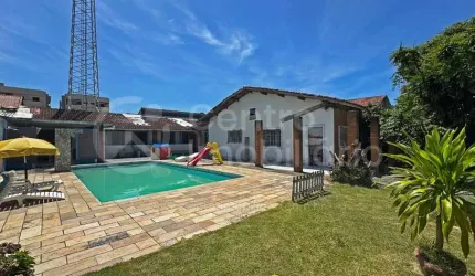 CASA à venda com piscina e 3 quartos em Peruíbe, no bairro Balneario Barra de Jangada