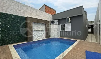 CASA à venda com piscina e 2 quartos em Peruíbe, no bairro Balneario Josedy