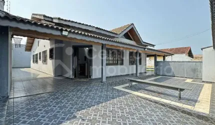 CASA à venda com piscina e 4 quartos em Peruíbe, no bairro Estancia Balnearia Convento Velho